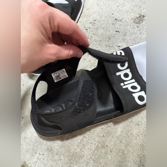 Adidas women’s size 7 sandals black and white Velcro strap - Picture 6 of 7